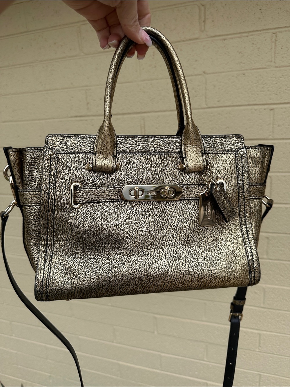 Coach swagger metallic gold pebble leather
